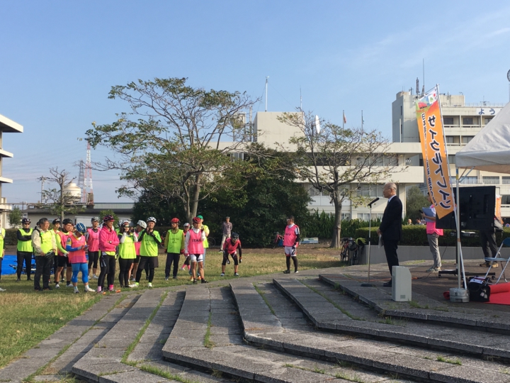 飾万津臨港公園（出発式）