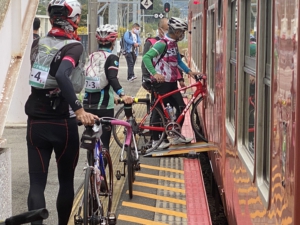 02自転車積み込み(JR香呂駅)